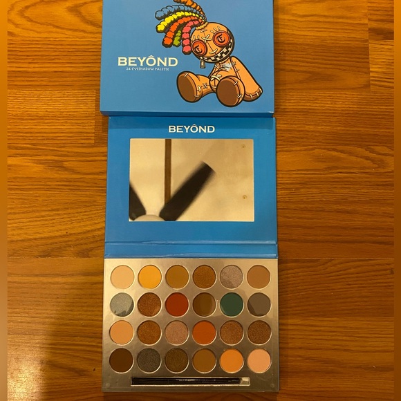 Beyond Other - Beyond Shimmer & Matte Eyeshadow Palette 24 C